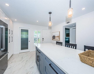 6083 Bahia Del Mar Circle - Photo Thumbnail 8