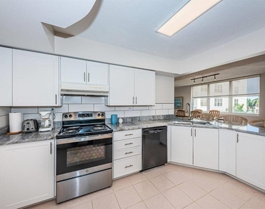 6061 Bahia Del Mar Circle - Photo Thumbnail 3