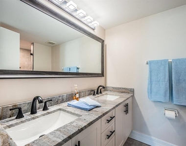 6061 Bahia Del Mar Circle - Photo Thumbnail 14