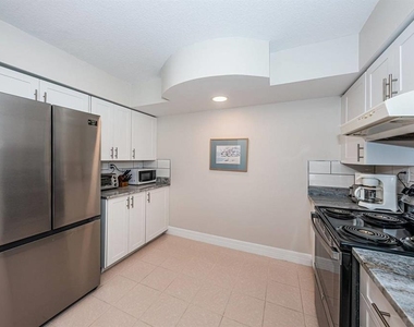 6061 Bahia Del Mar Circle - Photo Thumbnail 2