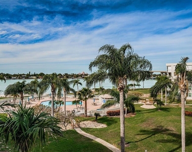 6061 Bahia Del Mar Circle - Photo Thumbnail 20