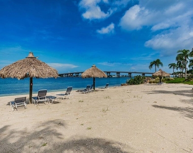 6061 Bahia Del Mar Circle - Photo Thumbnail 18