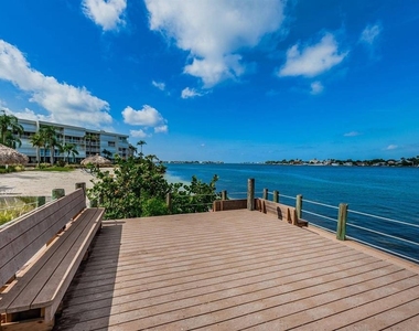 6001 Bahia Del Mar Circle - Photo Thumbnail 22