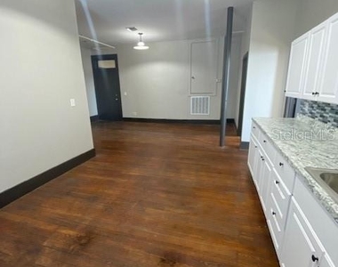 113 S Collins Street - Photo Thumbnail 4