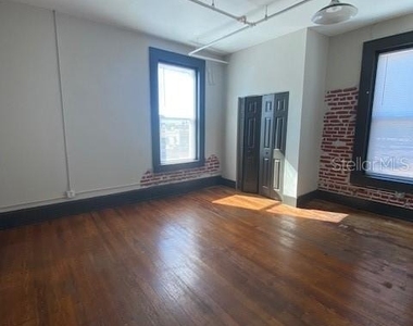 113 S Collins Street - Photo Thumbnail 3