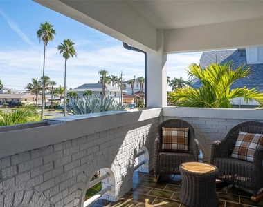 2710 Hibiscus Drive W - Photo Thumbnail 4