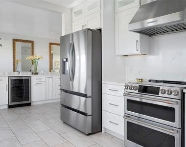 2710 Hibiscus Drive W - Photo Thumbnail 21