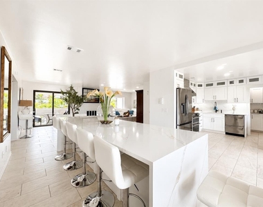 2710 Hibiscus Drive W - Photo Thumbnail 2