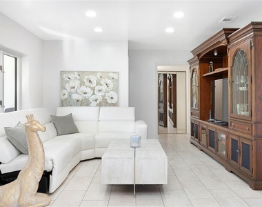 2710 Hibiscus Drive W - Photo Thumbnail 33
