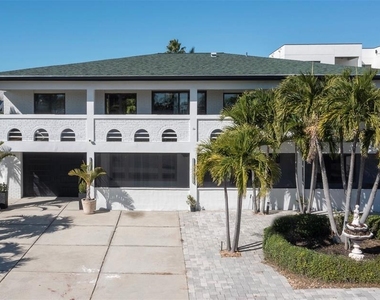 2710 Hibiscus Drive W - Photo Thumbnail 1