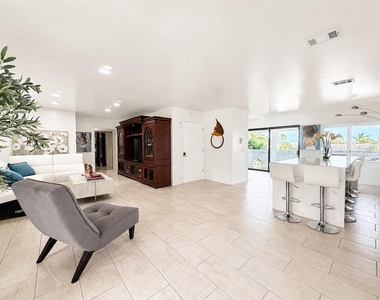 2710 Hibiscus Drive W - Photo Thumbnail 8