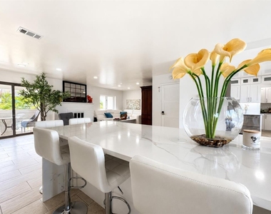 2710 Hibiscus Drive W - Photo Thumbnail 3