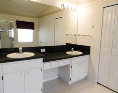 1802 Durkee Place - Photo Thumbnail 10