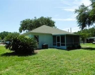 1802 Durkee Place - Photo Thumbnail 2
