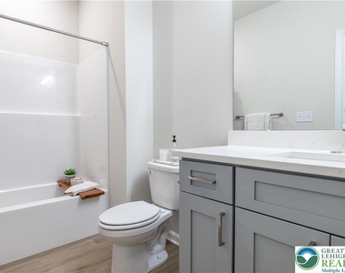 2897 Easton Avenue - Photo Thumbnail 6