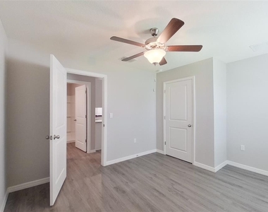 8677 Sw 44th Court - Photo Thumbnail 11