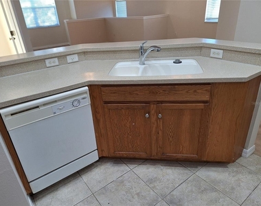 3709 Parkridge Circle - Photo Thumbnail 8