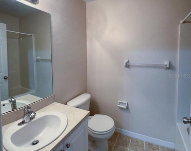 4004 Sw 26th Drive - Photo Thumbnail 9