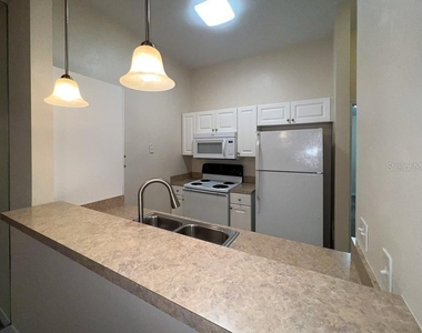 4004 Sw 26th Drive - Photo Thumbnail 5