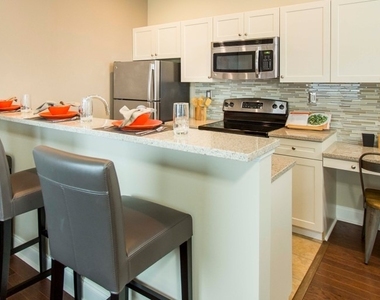 613 William Penn Pl - Photo Thumbnail 1