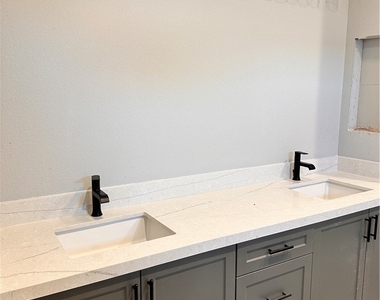 2560 Bonano Court - Photo Thumbnail 6