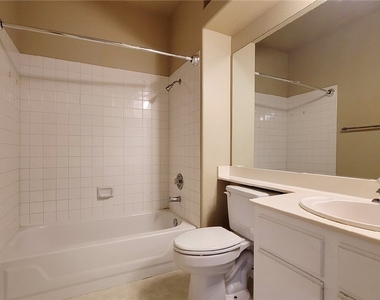1900 N Torrey Pines Drive - Photo Thumbnail 10