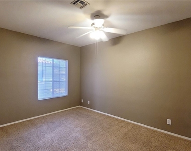1900 N Torrey Pines Drive - Photo Thumbnail 9
