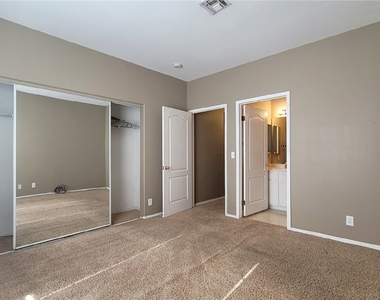 1900 N Torrey Pines Drive - Photo Thumbnail 6