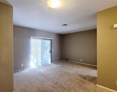 1900 N Torrey Pines Drive - Photo Thumbnail 4