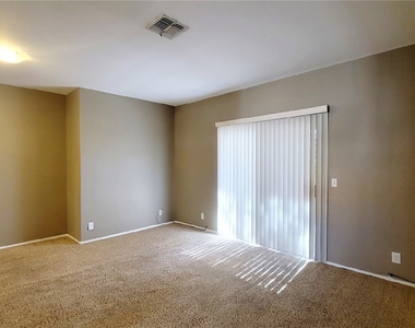 1900 N Torrey Pines Drive - Photo Thumbnail 2