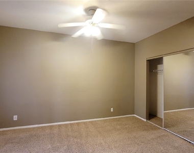 1900 N Torrey Pines Drive - Photo Thumbnail 8