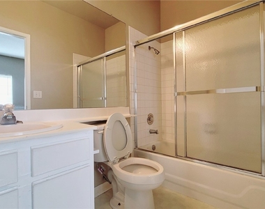 1900 N Torrey Pines Drive - Photo Thumbnail 7