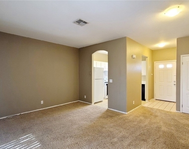 1900 N Torrey Pines Drive - Photo Thumbnail 3