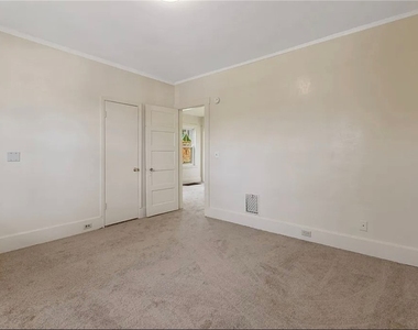 1607 Burnet Avenue - Photo Thumbnail 6
