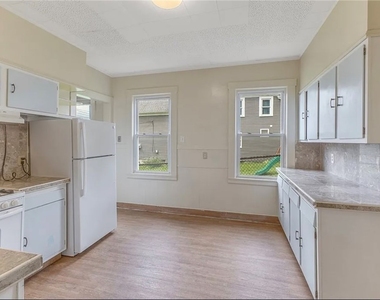 1607 Burnet Avenue - Photo Thumbnail 4