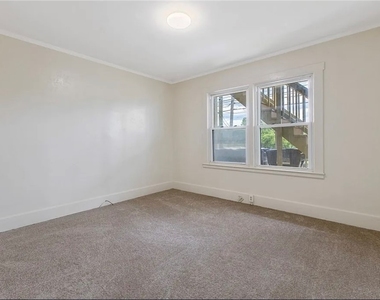 1607 Burnet Avenue - Photo Thumbnail 7