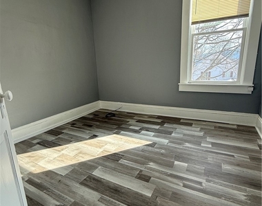 247 Princeton Avenue - Photo Thumbnail 12