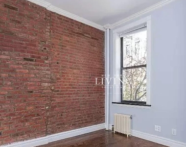 Clinton Street - Photo Thumbnail 3
