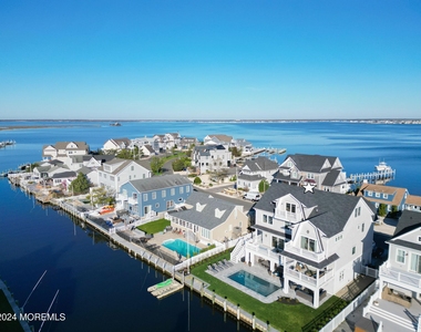520 Normandy Drive - Photo Thumbnail 3
