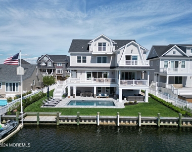520 Normandy Drive - Photo Thumbnail 2