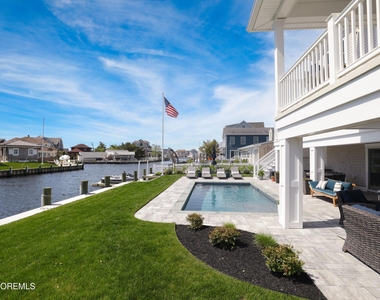 520 Normandy Drive - Photo Thumbnail 4