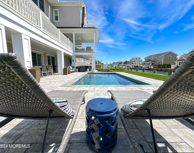520 Normandy Drive - Photo Thumbnail 5
