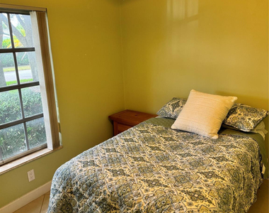 2171 Ne 66th Street - Photo Thumbnail 9