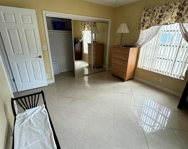 2171 Ne 66th Street - Photo Thumbnail 3