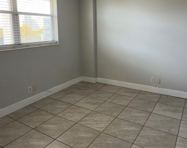 1731 Se 15th Street - Photo Thumbnail 6