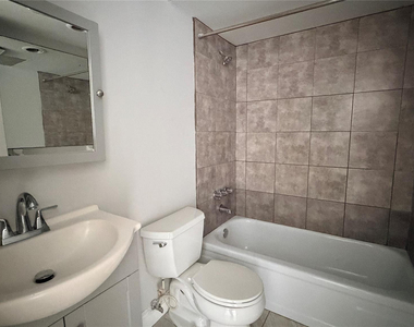 1731 Se 15th Street - Photo Thumbnail 5