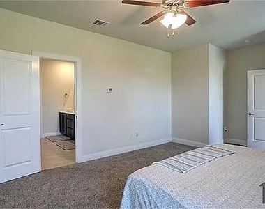 11205 Blaze Street - Photo Thumbnail 7