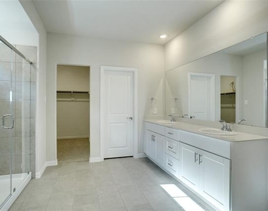 1008 Eagle Run Lane - Photo Thumbnail 7
