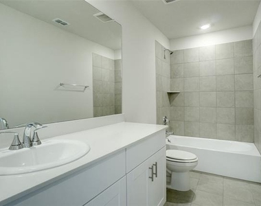 1008 Eagle Run Lane - Photo Thumbnail 14