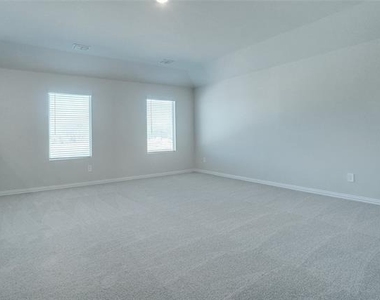1008 Eagle Run Lane - Photo Thumbnail 9